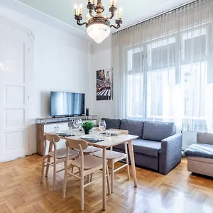 Appartement Huge In The Center, Budapest